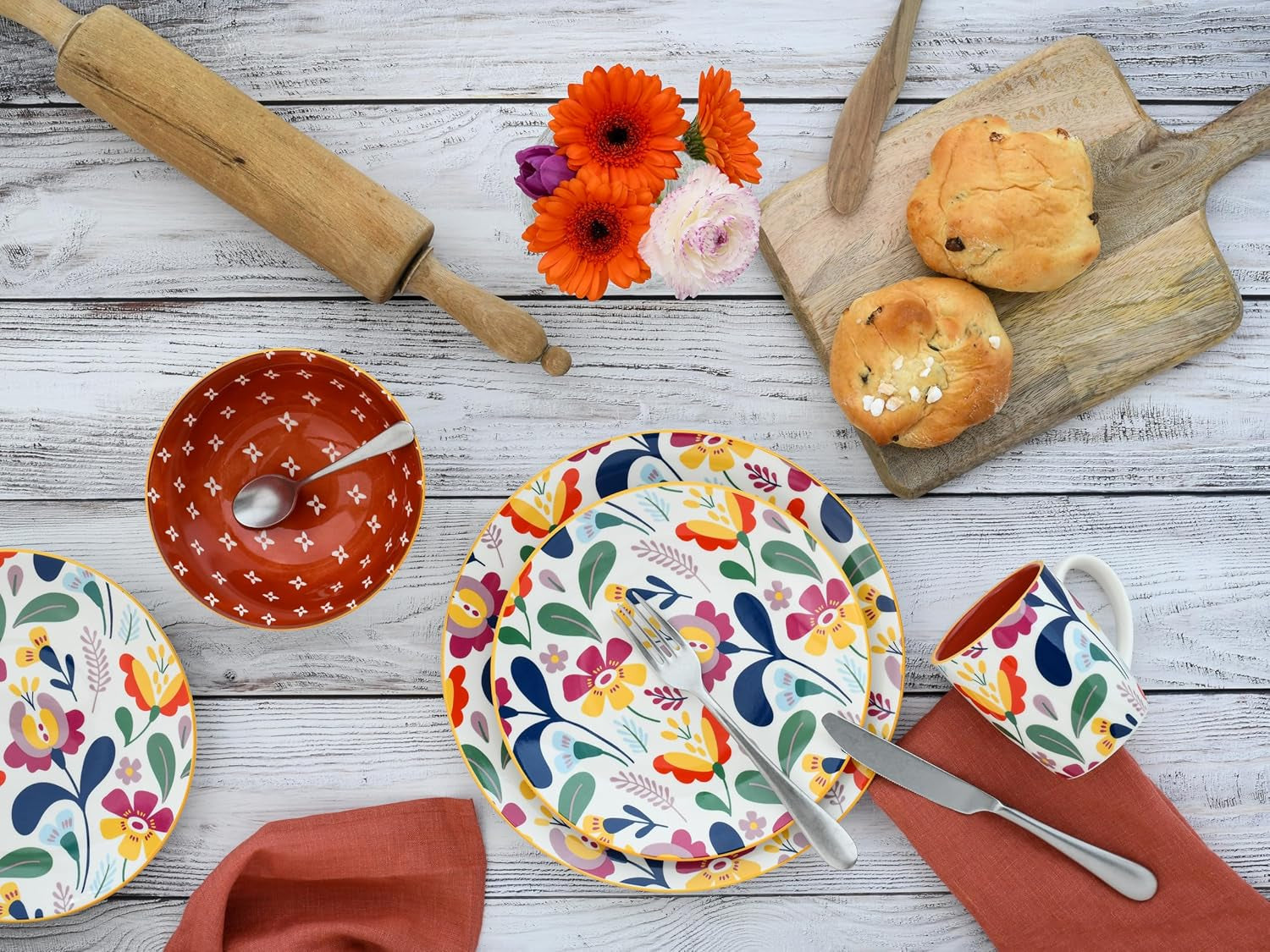 CreaTable, 17407, Folklore-serien, 16-delt porcelænssæt til 4, Porcelænskombinationsservice, Tåler opvaskemaskine og mikroovn, Kvalitetsfremstilling