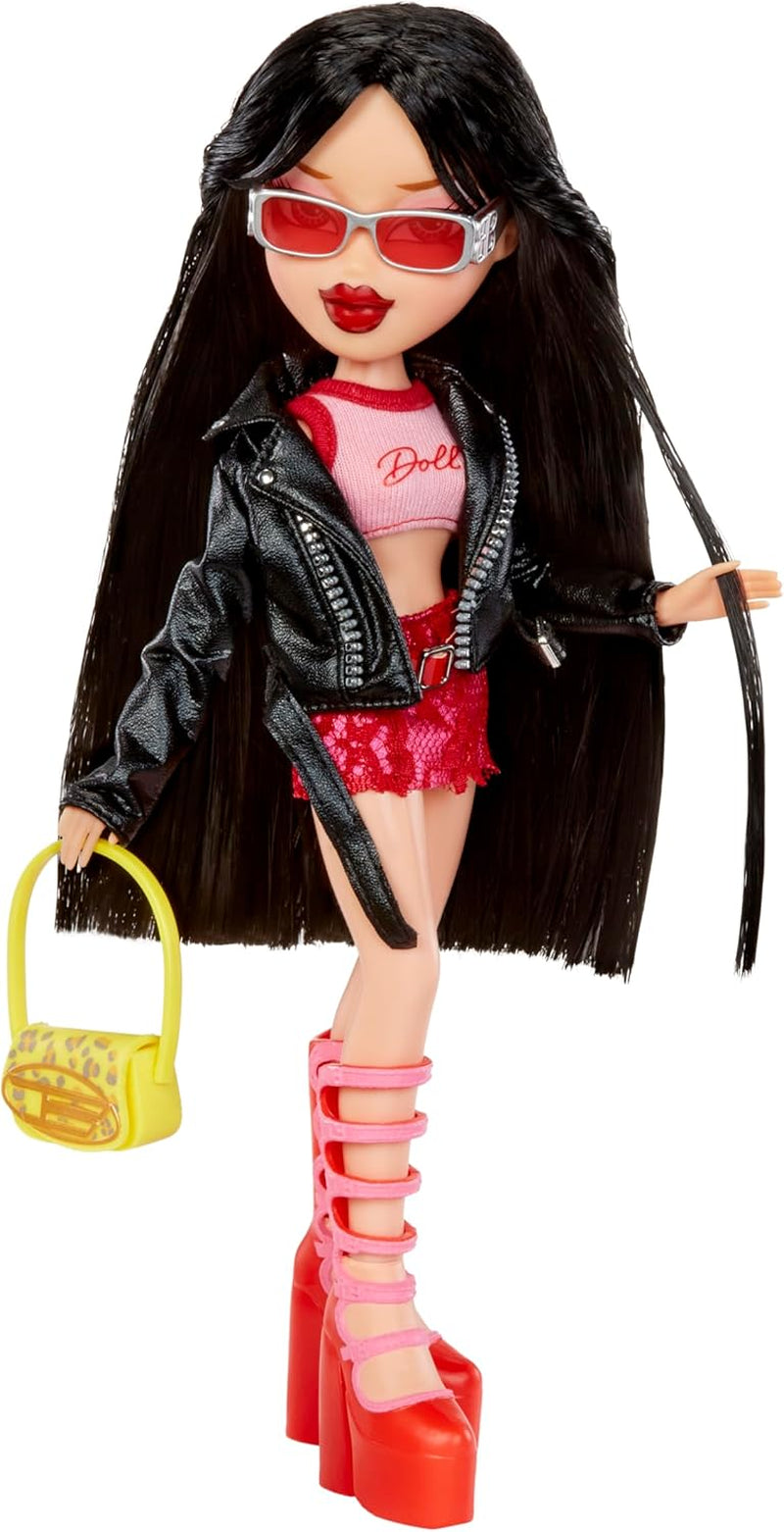 Bratz går ud! - Jade - 1 samlerdukke med tilbehør, outfit, taske, solbriller og børste - Legetøj til børn - 6+, rød