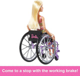 Barbie Fashionista dukke, blont hår og regnbue jumpsuit, kørestol og rampe inkluderet, dukkegave til børn, legetøj fra 3 år og opefter, HJT13