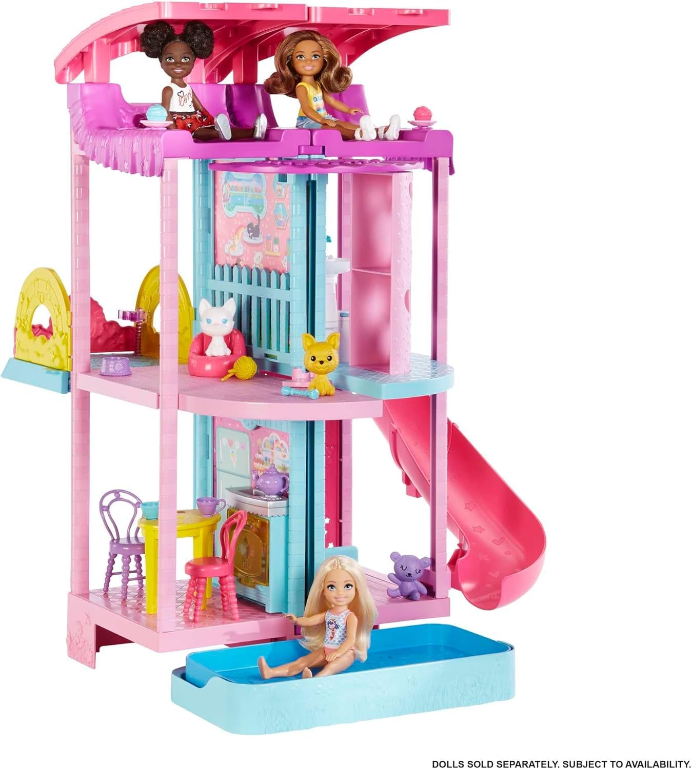 Barbie Chelsea Playhouse - 3 transformerende etager, hemmelige legeområder, elevator, pool, rutsjebane, 2 kæledyr og 20+ tilbehør, til 3+, HHX44