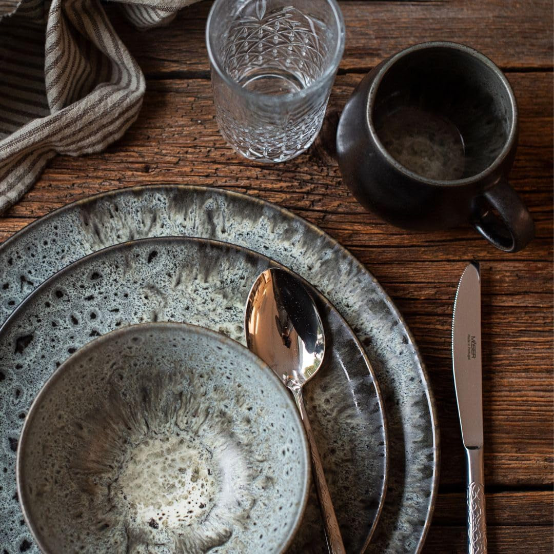 MÄSER Carellia 12-delt morgenmadssæt - keramik fra Portugal - reaktiv glasur - 4 desserttallerkener 23 cm, 4 skåle 15 cm, 4 kaffekrus 430 ml - tåler opvaskemaskine og mikroovn, grå