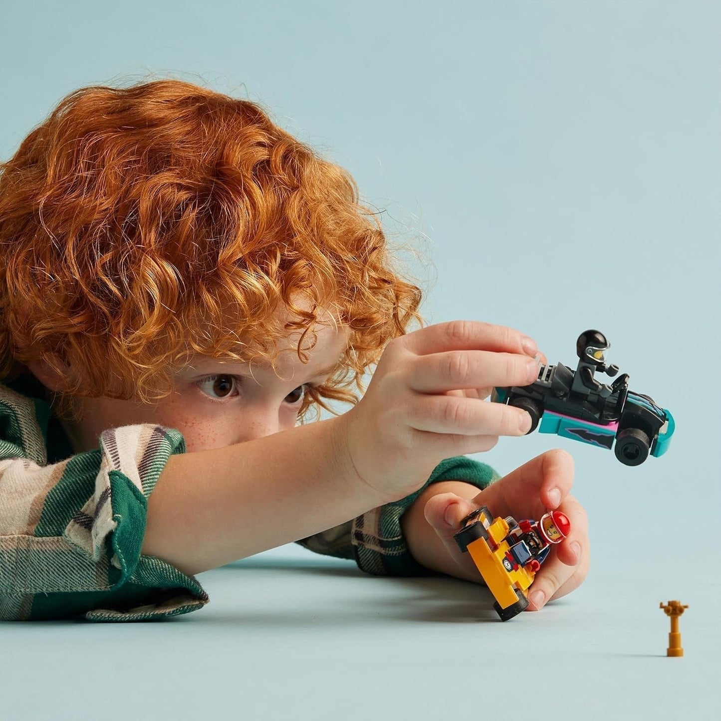 LEGO City Go-Karts med chauffører, sæt med 2 minifigurer førere og racerbiler, billegetøj til 5-årige drenge og piger, sjov gave til børn 60400 byggesæt Besuche den LEGO-Store