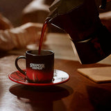 Bialetti Moka Express Stranger Things 6-kops kaffemaskine, musikknap med USB-C-opladningsfunktion, ikke egnet til induktionskogeplader, 6 kopper (270 ml), sort