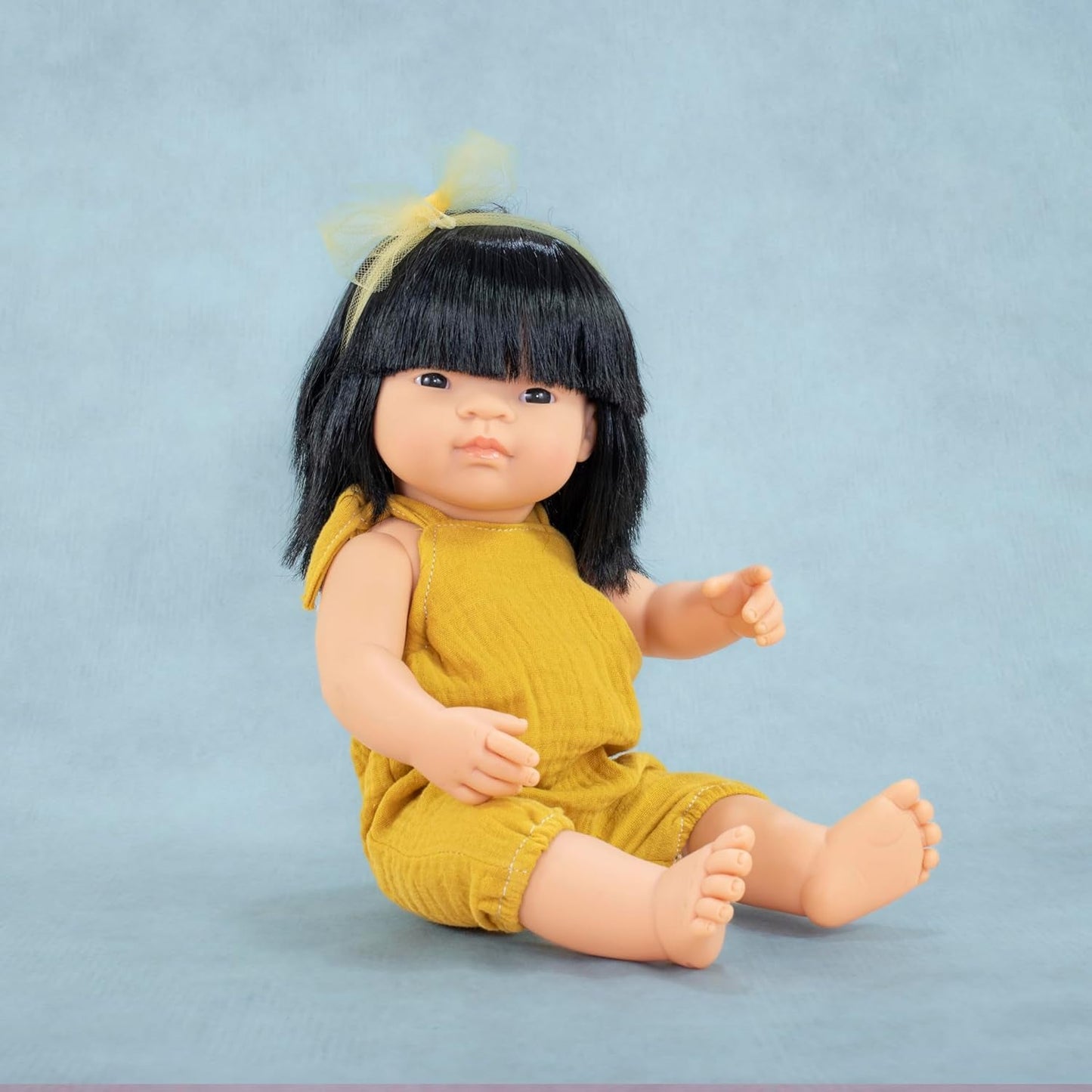 Miniland dukke, 38 cm, asiatisk pige. Fremstillet i Spanien. Anatomisk korrekt. My Friend & Me samling