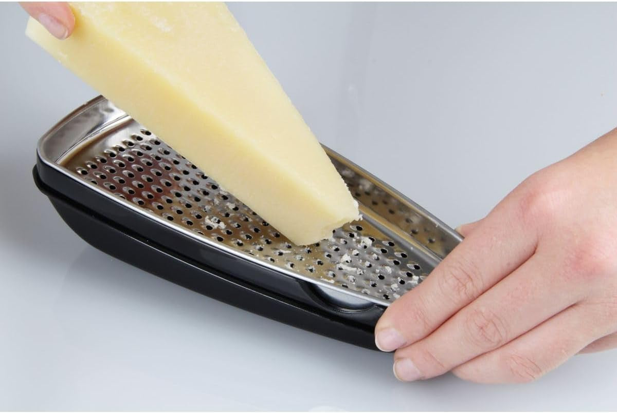 FACKELMANN Food&More 45463, Parmesan rivejern i rustfrit stål med friskhedsboks Peeler Naty Shop