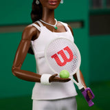 Barbie Inspiring Women Series Venus Williams modedukke med signeret uniform og tennisketcher inklusive præsentationsæske HRM49