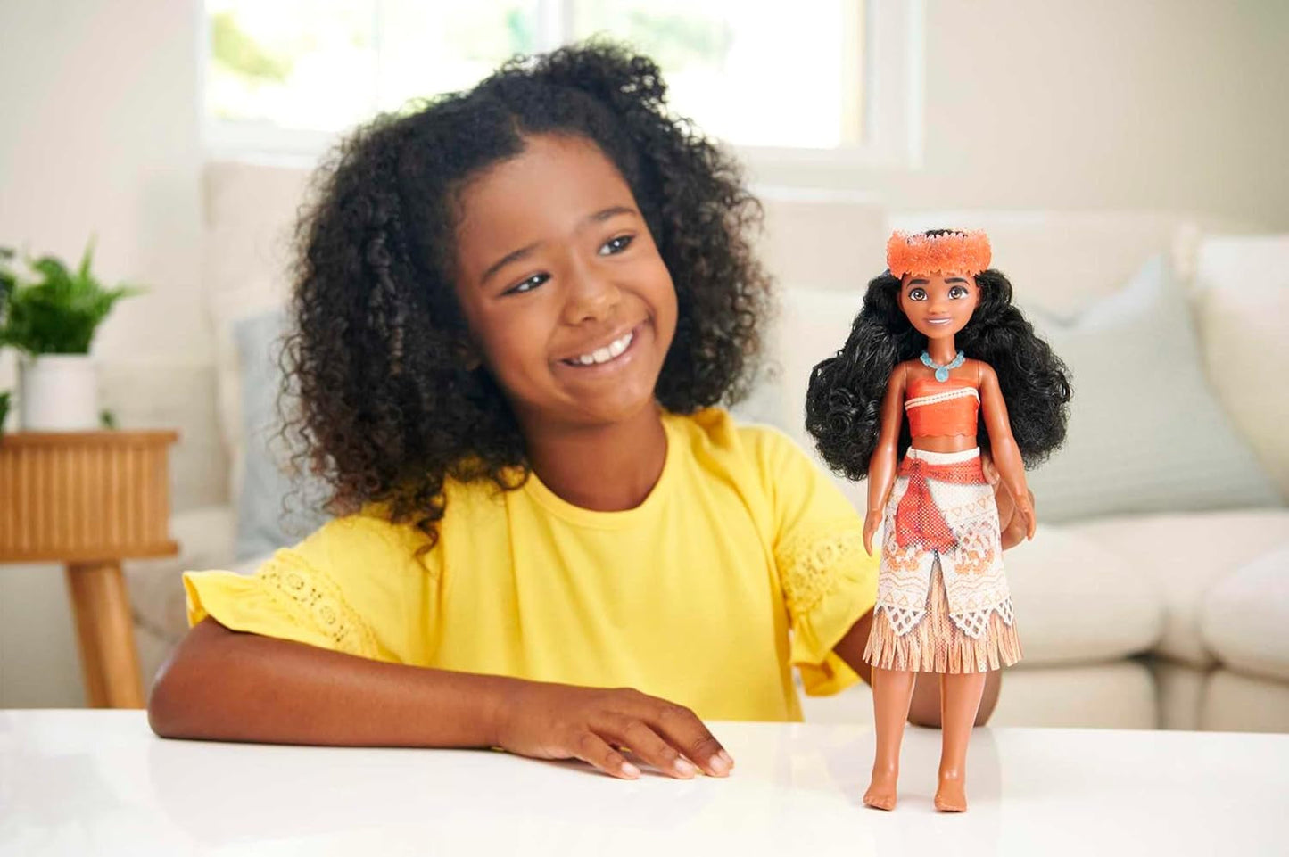 Mattel DISNEY Moana - Artikuleret modedukke med glitteroutfit, aftageligt pandebånd og halskæde, til børn fra 3 år og opefter, HPG68