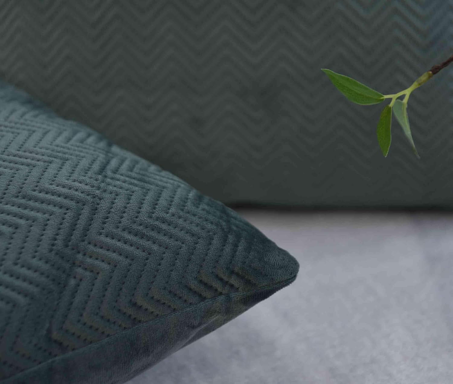 Gardinbokspude Pyntepude Lxb 45X45 Cm Grøn Jacquard "Greta" med sildebensdesign Let vedligeholdende lynlåslukning Blødt fyld 320G - Forskellige farver, 2023510 Rejsepuder Naty Shop