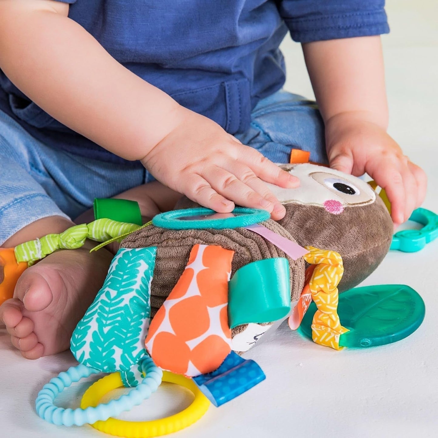 Bright Starts Barnelegetøj Dovendyr - med Rangle, Spejl og Taggie Loops Babylegetøj Naty Shop