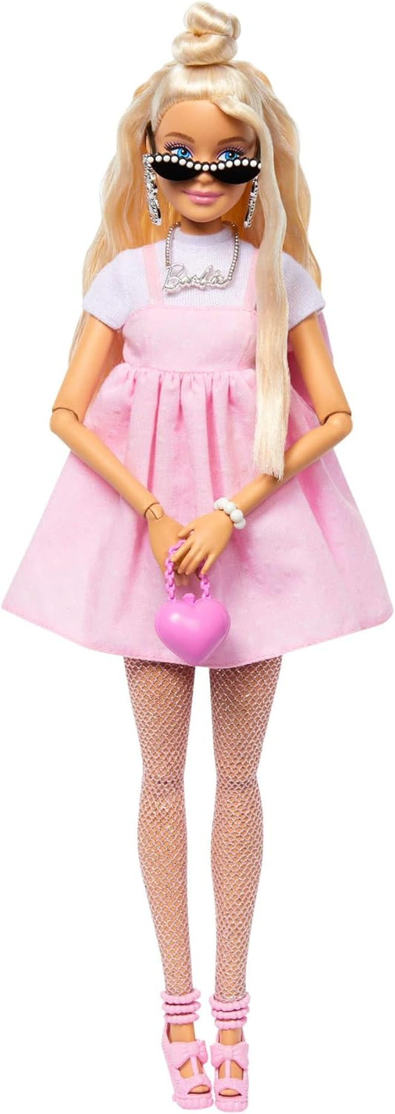 Barbie Doll Deluxe Style no. 3 med Barbiecore-outfit, blond hår i høj knold, pastellyserød kjole med overdimensioneret sløjfe og tilbehør som netstrømpebukser, HYV27 Naty Shop Dolls Blonde