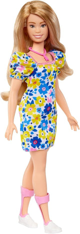 Barbie Fashionistas Doll, udviklet med National Down Syndrome Society, med blond hår og et moderne outfit i en blomstret kjole og hvide sneakers, til alderen 3 og opefter, HJT05