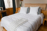 COLAS NORMAND Antimide og antibakteriel quilt, let, 200 X 200 cm, langtidsholdbar effekt, perfekt hygiejne, mikrofiber, blød og behagelig, vaskbar, fransk, hvid 53130248 Naty Shop Dyner og dyner