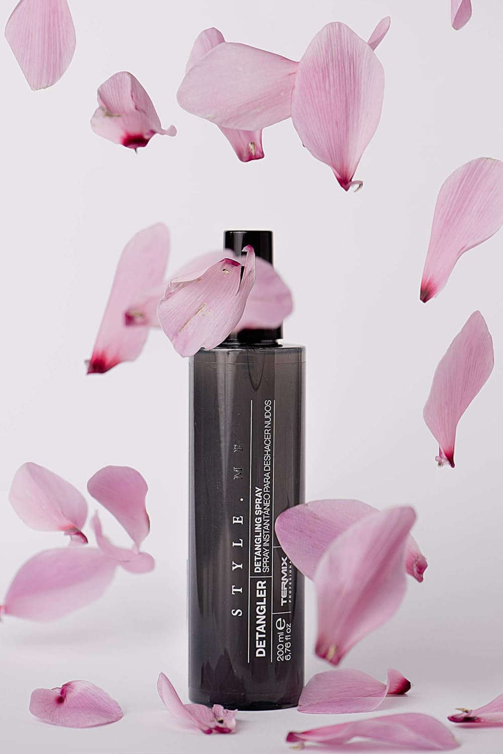 Style.Me detangling spray Produkt til at affiltrere hår. Øjeblikkelig detfiltrerende produkt fra Termix. Formel beriget med ricinusolie. Size: 200 ml. Naty Shop hårfritningsprodukter