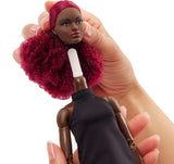 Barbie Basics Model 3 samlerdukke med røde krøller, sort minikjole og støvler, One Size Fit All Fashion, stor ledkrop og udskifteligt hoved, JBH75