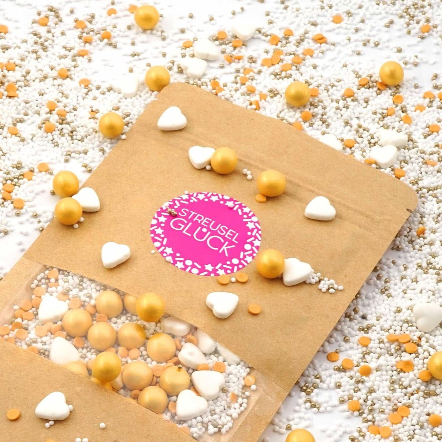 Streusel Glück, Drys med hvide hjerter og gyldne kugler, 40 gram Sprinkles Naty Shop