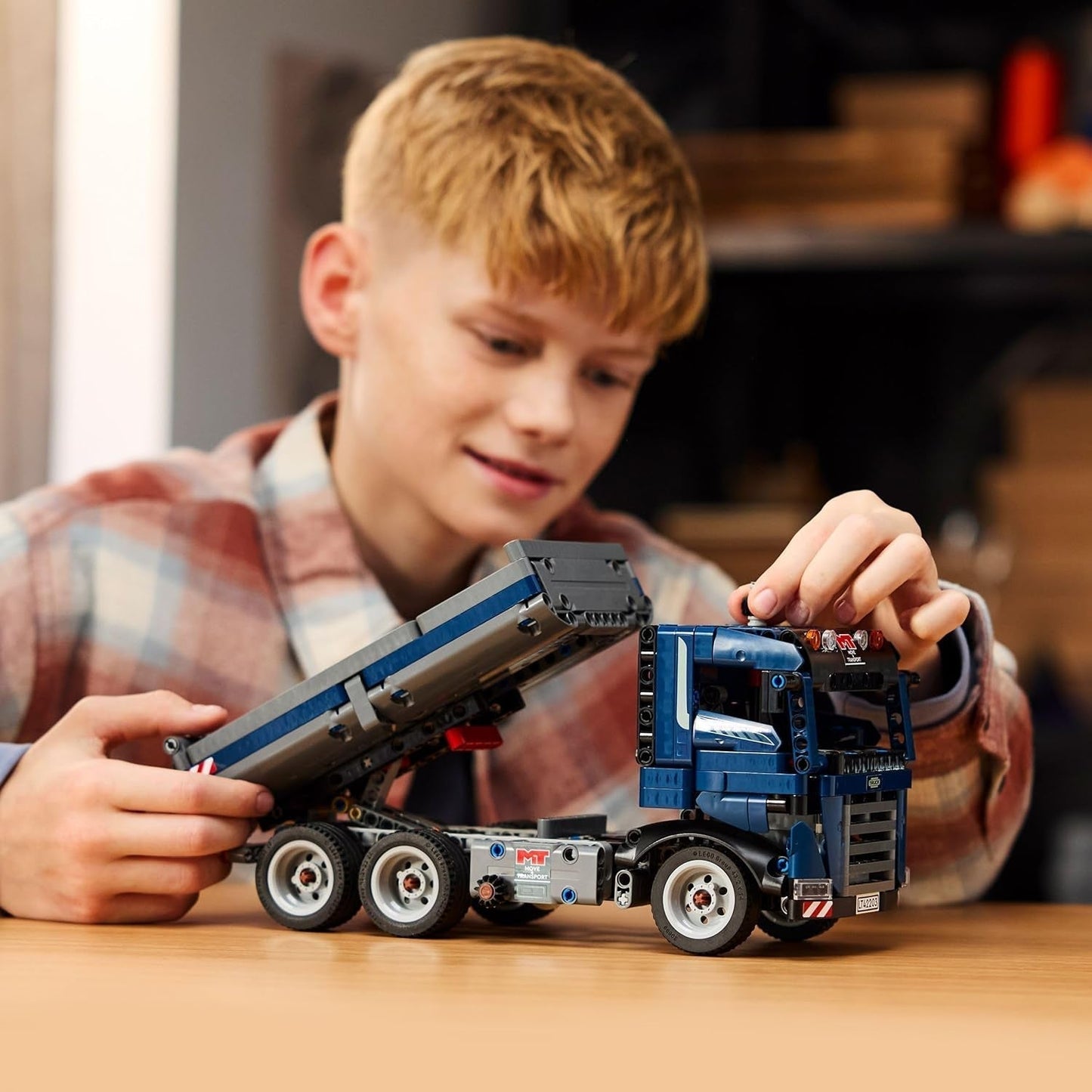 LEGO Technic Dump Truck legetøj med rat og bevægelig dumper - blå byggekøretøj - gaveidé til fødselsdage eller ferier - byggesæt til drenge og piger fra 9 år 42203 Byggesæt Besuche den LEGO-Store