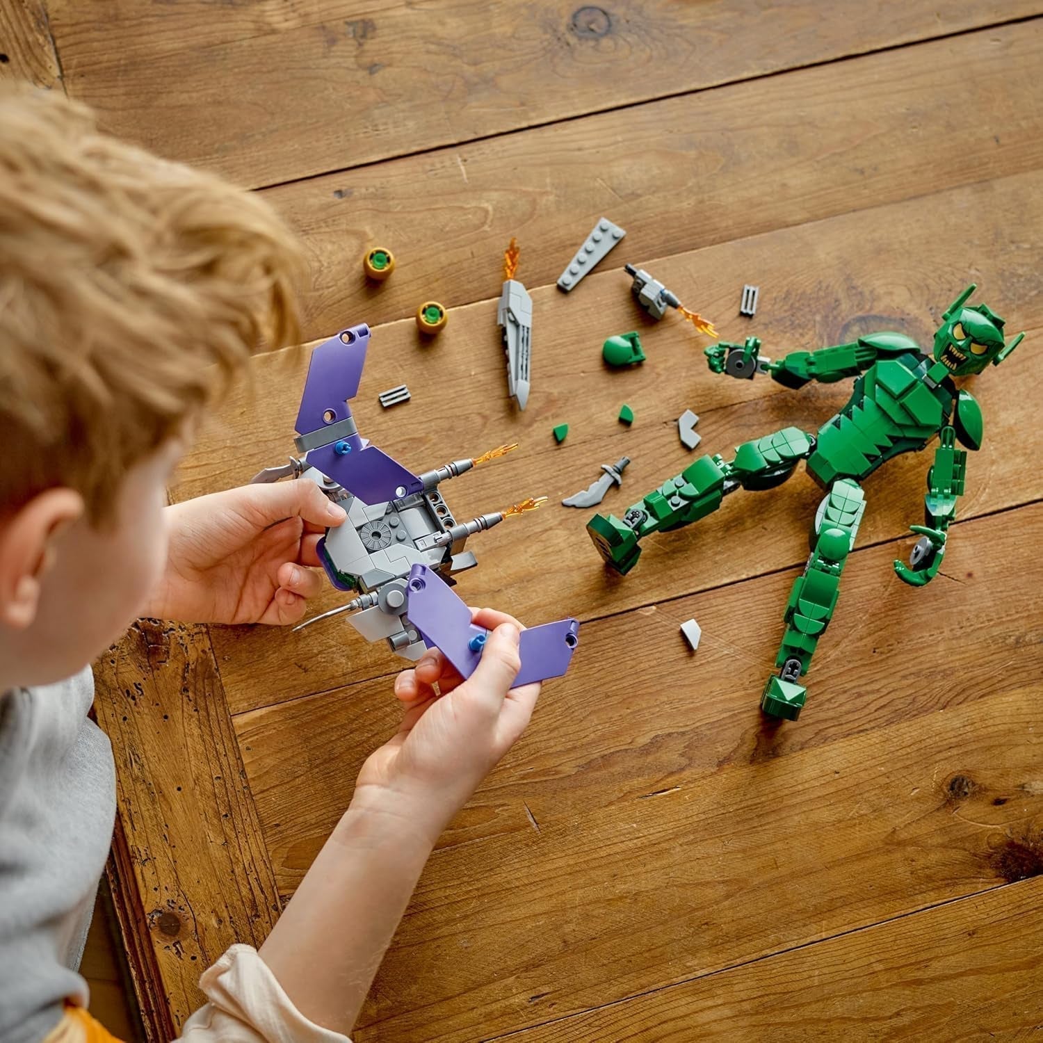 LEGO Marvel Green Goblin-byggefigur, Superskurk bevægeligt byggelegetøj til børn 8+, drenge og piger, Spider-Man-univers sæt med skydere og græskarbomber, Superheltegaveidé 76284 Byggesæt Besuche den LEGO-Store