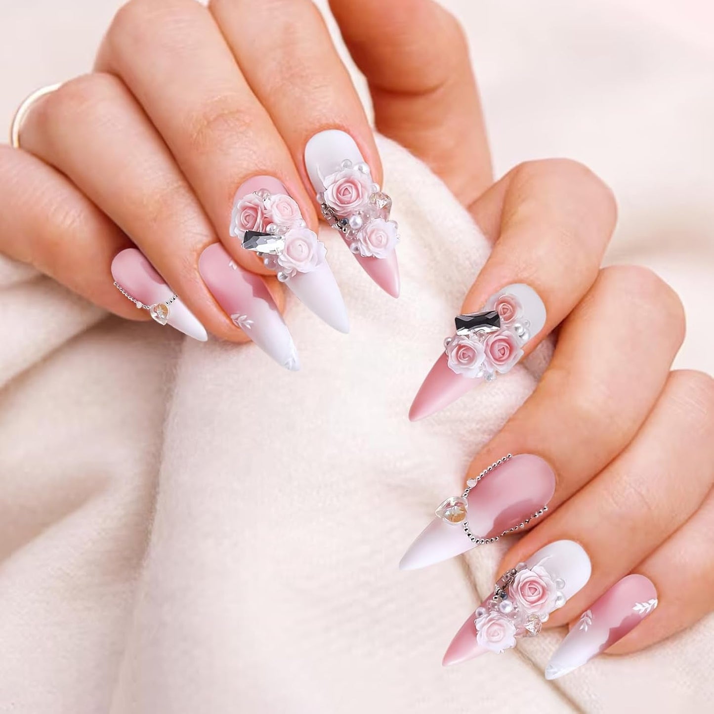 300 Stück Niedlich Blume Nail Charms, 3D Resin Blomster Camelie Rose Nägel Charms Mit Perle, Gemischt Größe Bunte Flower Nägel Deko Für Frauen Nail Art Zubehör