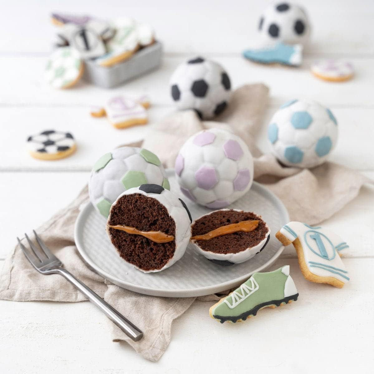 Zenker 12Er Muffinform – Muffinbackblech Für Muffins Und Cupcakes Aus Der Serie Fodboldbagning– Hitzebeständiges 12Er Muffinblech Mit Antihaftbeschichtung, Schwarz Forme og bakker til bagning Naty Shop
