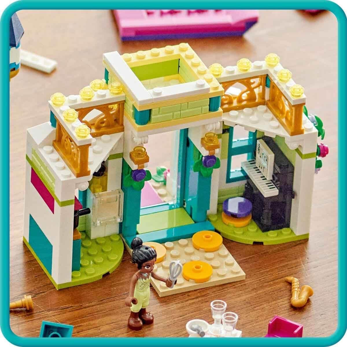 LEGO Disney Princess: Disney Princess Adventure Market, legetøjshus med 4 dukker inklusive Askepot og Ariel, Legesæt med skattekort, gave til piger og drenge fra 6 år 43246 Byggesæt Besuche den LEGO-Store