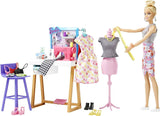 Barbie HDY90 - modedesignerdukke (30,40 cm) og studie, 25+ design- og modetilbehør, designskrivebord, stol, symaskine, stofmodel, mannequin og mere, legetøj fra 3 år Naty Shop Dolls