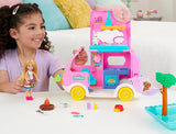 Barbie Chelsea 2-i-1 campingvogn - legetøjskøretøj med pool, hængekøje og spiseplads til fantasifuld leg og historie, i alderen 3+, HNH90