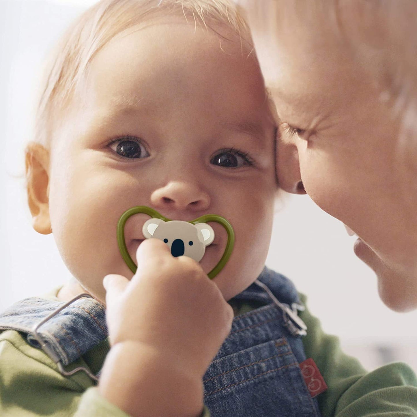 NUK Space baby sut 6-18 måneder, ekstra store åbninger til følsom hud, BPA fri silikone, zebra mønster, 2 stk.