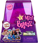 Bratz Miniverse MGA's Y2K Nostalgia Flashback Minis Limited Edition-dukker - OVERRASKELSESPAKKE - 2 Bratz Mini-dukker og udstillingshylster - Fantastisk gave til børn og samlere 6+