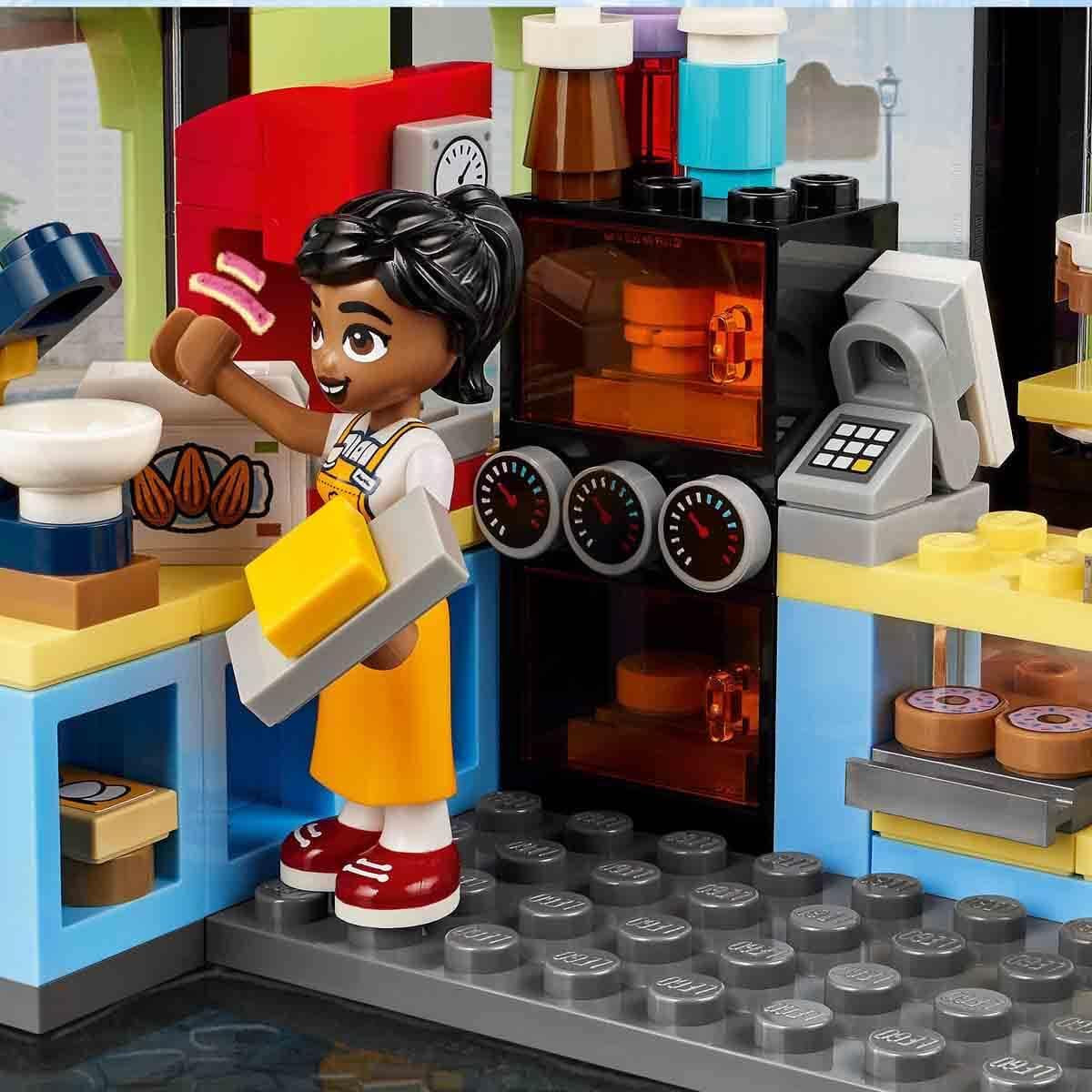 LEGO Friends Heartlake City Café, legetøj til børn, legetøjsbageri, gaveidé til piger og drenge 6+, sæt med 3 legefigurer og hundefigur 42618 Byggesæt Besuche den LEGO-Store