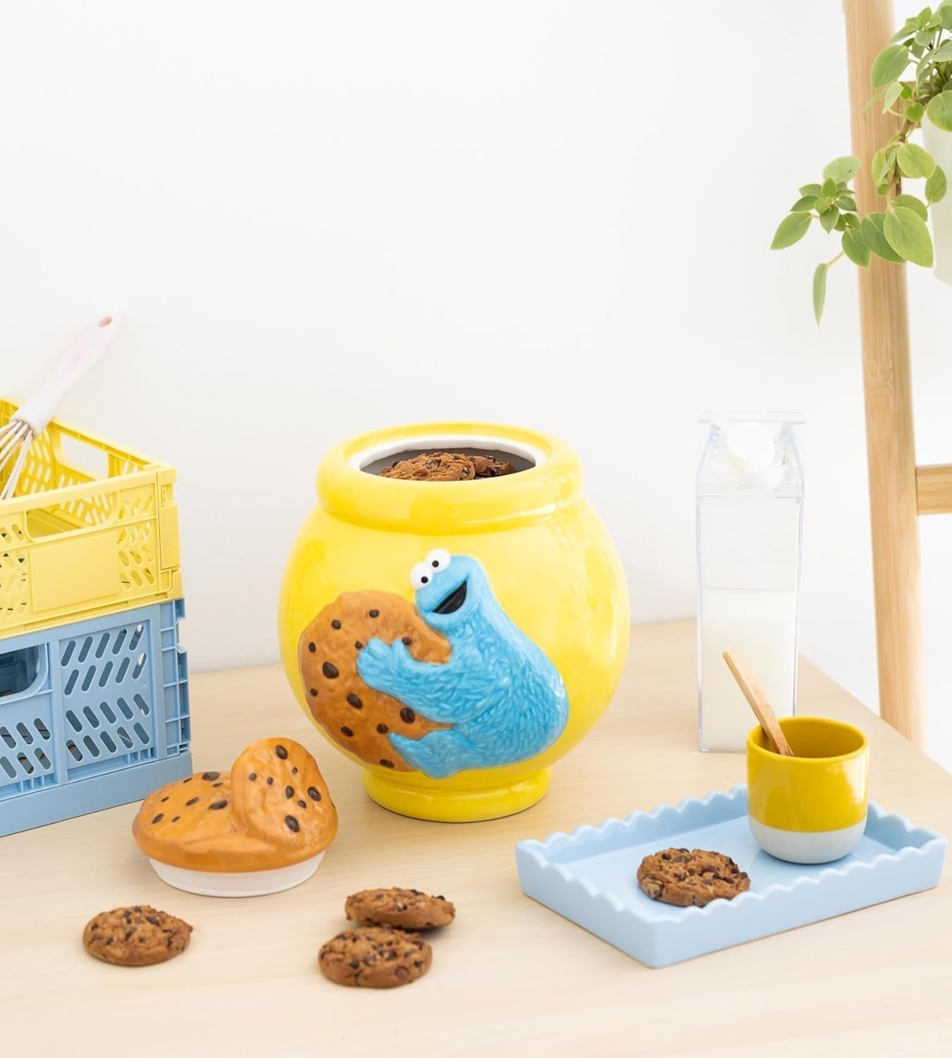 Grupo Erik Keramisk kagekrukke Sesame Street Cookie Monster - Småkagedåse med låg Stor 21,0 x 27,0 x 22,0 cm Opbevaringskrukke med låg Officiel Sesame Street Merchandise Mad Opbevaringsbokse Naty Shop