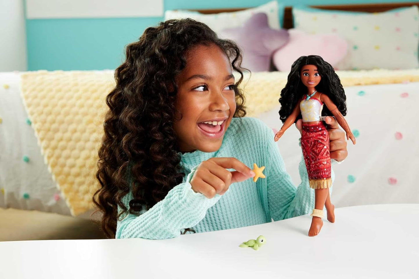 Mattel Toys Disney Moana 2 Tautai Moana Svømmemodedukke med 2 tilbehør, farveskiftende top og ben til svømmebevægelser Film inspireret JFF09