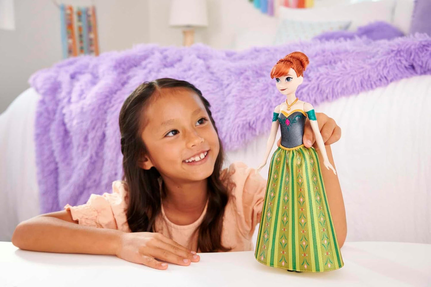 Mattel Disney Frozen Singing Anna Doll - 30 Seconds Song Snippet, Classic Castle Outfit, Aftagelig blød nederdel, kambart hår, til børn i alderen 3+, tysk version, HMG41