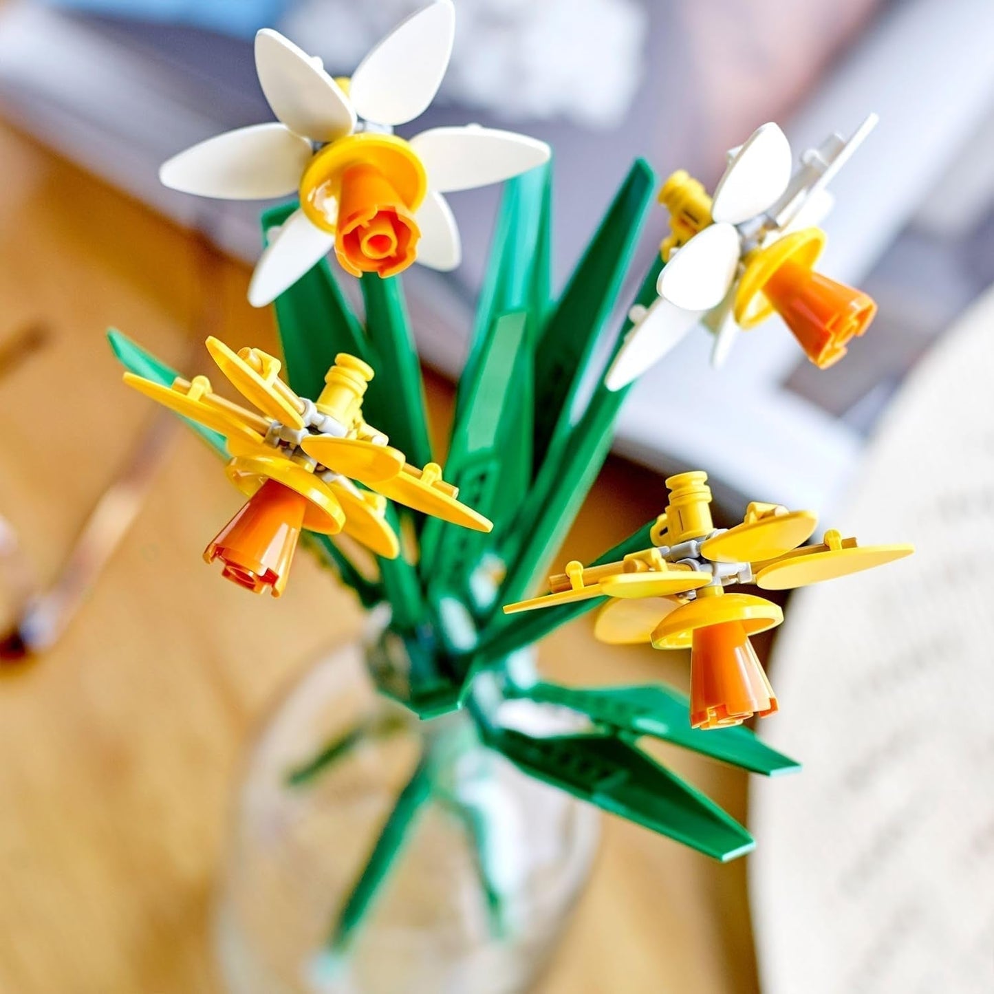 Påskeliljer LEGO Botanicals - Påskegaver til piger og drenge - Kunstige blomster til børn - Blomsterbuket som dekoration til værelse eller kontor - Gave til kvinder - 40747 Byggesæt Besuche den LEGO-Store
