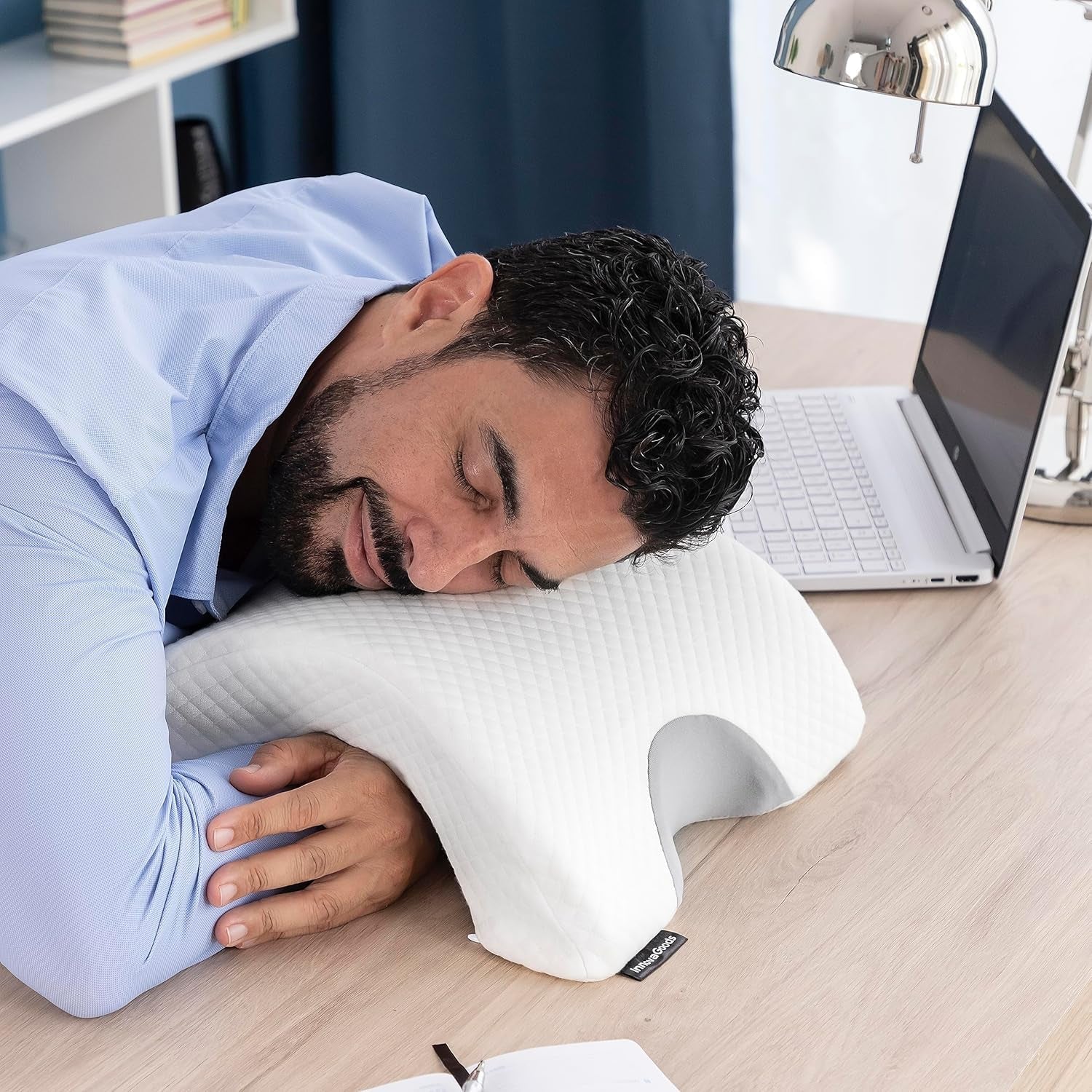 InnovaGoods - Viskoelastisk livmoderhalspude til par, Ergonomisk design til parafslapning, Memory-skum til trykaflastning, Aftageligt betræk, Hvid, 36 x 12,5 x 30,5 cm, Memory-skum