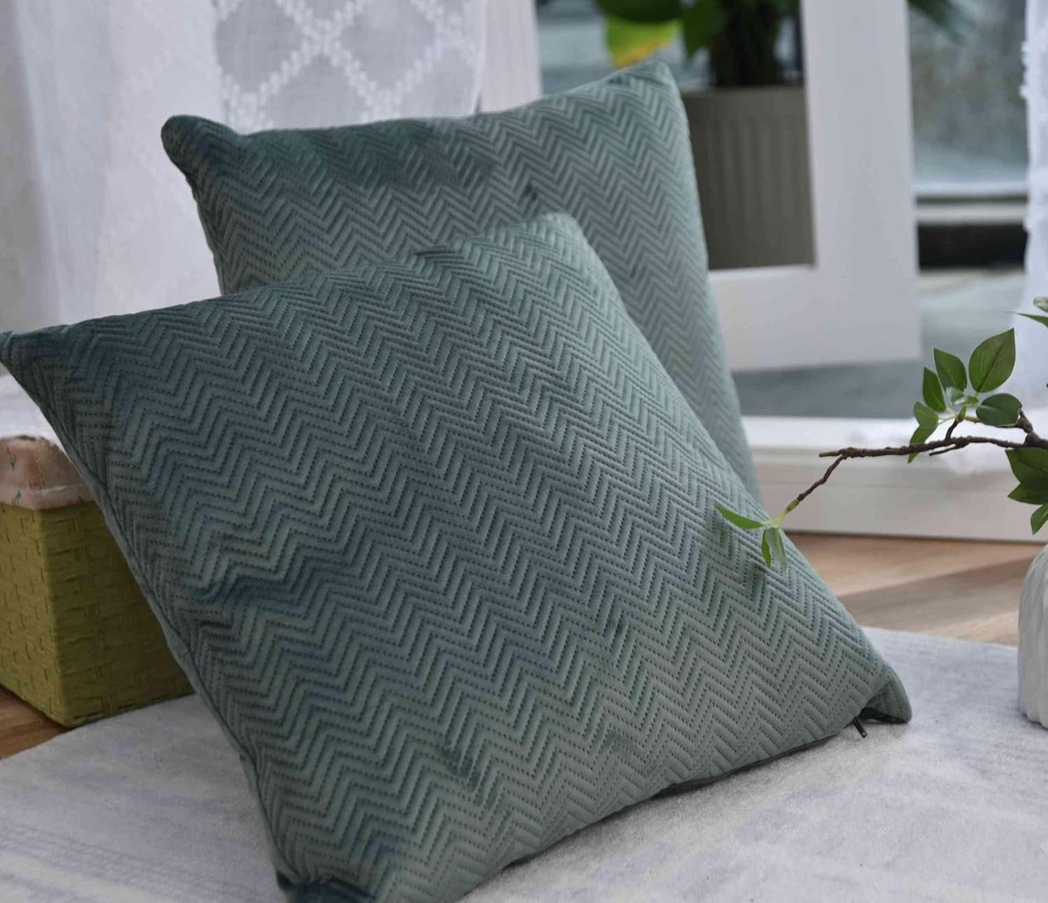 Gardinbokspude Pyntepude Lxb 45X45 Cm Grøn Jacquard "Greta" med sildebensdesign Let vedligeholdende lynlåslukning Blødt fyld 320G - Forskellige farver, 2023510 Rejsepuder Naty Shop
