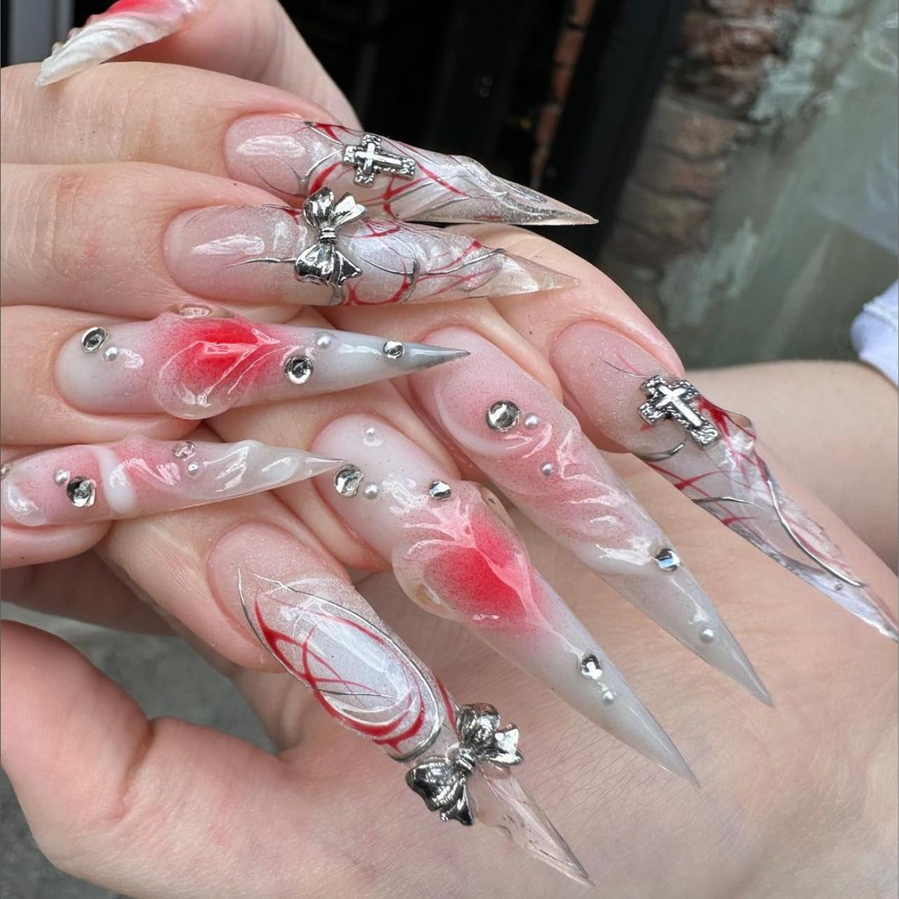 Moonglow Lange Negle Stiletto Mælkehvid Pink Gradient Glitter Cool falske negle med lim Pink Ombre Glitter Kunstige negle