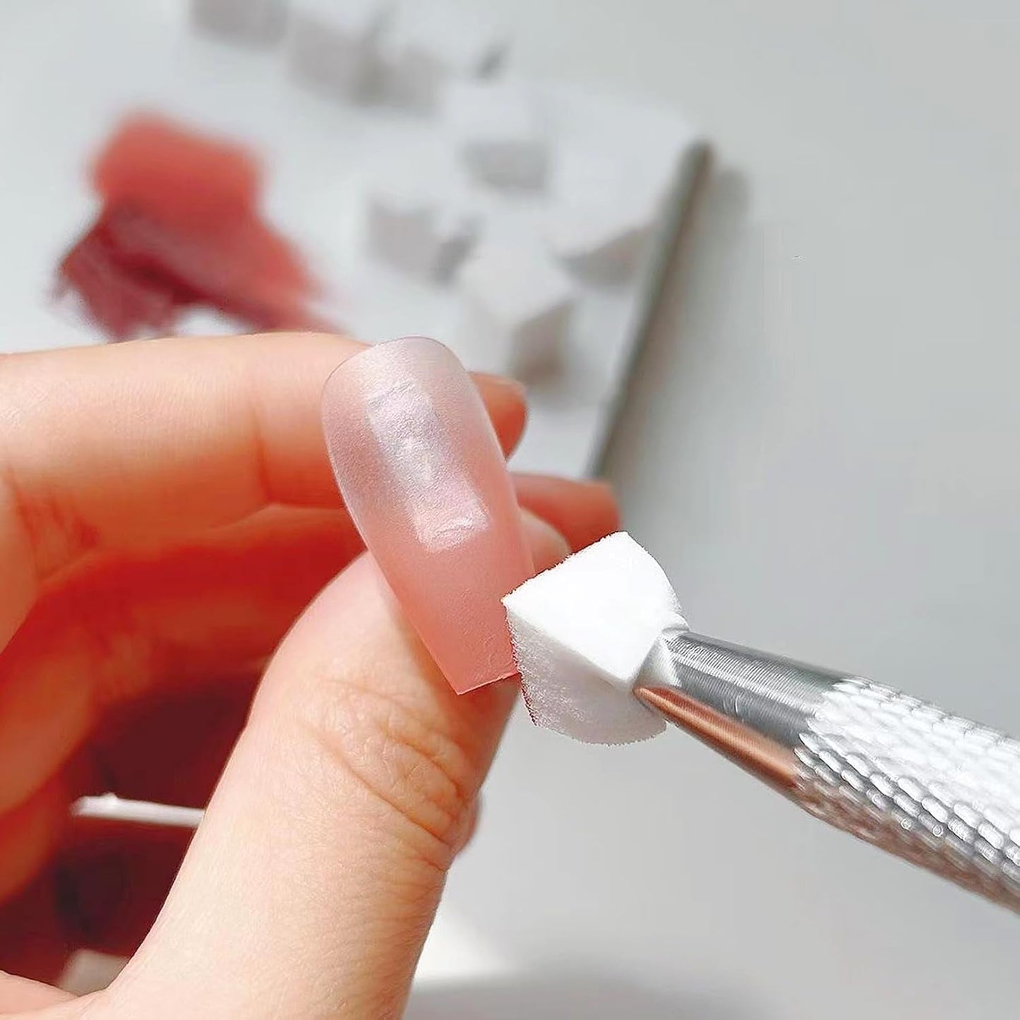100 Stück Nail Art Schwamm Mit Piercing Zange,Nail Art Tilbehør Schwamm Mit Piercing Kugel Aufdreher,Sponge Brush Applikator,Nagelkunst-Rendering-Werkzeuge,Für Gradient Nail Art Patterns Erstellen.