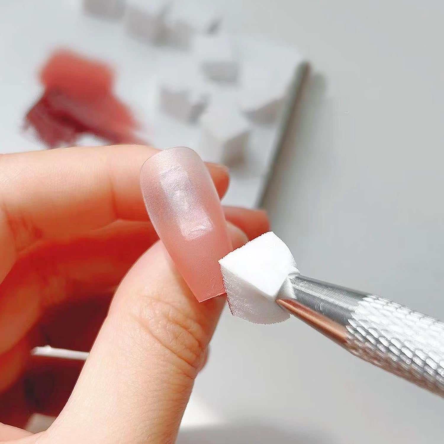 100 Stück Nail Art Schwamm Mit Piercing Zange,Nail Art Tilbehør Schwamm Mit Piercing Kugel Aufdreher,Sponge Brush Applikator,Nagelkunst-Rendering-Werkzeuge,Für Gradient Nail Art Patterns Erstellen.