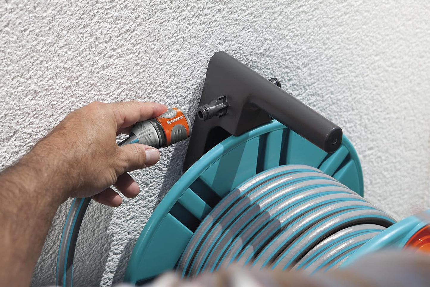 Gardena Classic 60 vægslangetromle med slangestyretromle: Til nem vægmontering, med anti-drypsystem, vinklet tilslutning, stor kapacitet, pladsbesparende (2650-88)