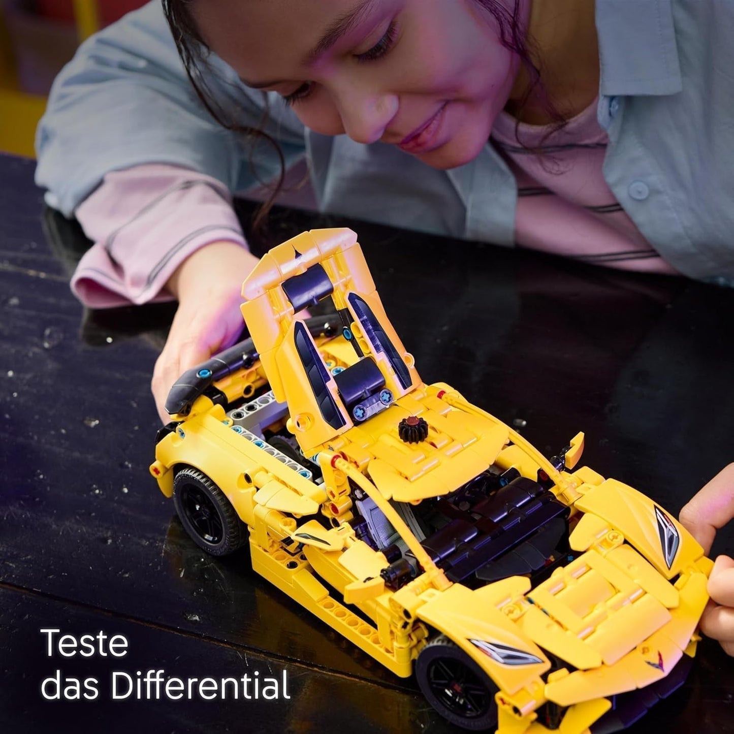 LEGO Technic Chevrolet Corvette Stingray - Samlerbyggelegetøj - Legetøjssportsvogn - Bilmodel - Gave til 9-årige drenge og piger, der elsker legetøjsbiler 42205 Byggesæt Besuche den LEGO-Store