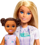 Barbie-tandlægedukke, modedukke med blondt hår, blå kjole og laboratoriefrakke, 1-barnsdukke, eksamenstilbehør og diverse tilbehør, JCR74