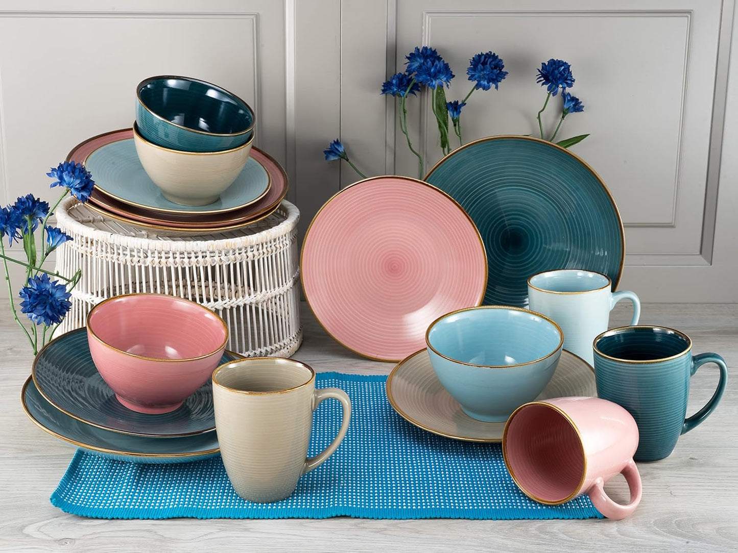 CreaTable, 22506, COSY DAY-serien, 16-delt porcelænssæt til 4, Porcelænskombinationsservice, Tåler opvaskemaskine og mikroovn, Kvalitetsfremstilling