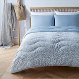 Night Lark Coverless Dyne Super King 6 Tog Forår Sommer - Abstrakte Bølger. Super blødt, behageligt og let tæppe. Maskinvaskbar og hurtigtørrende, alt i ét vendbart pudebetræksæt Naty Shop Quilts & Quilts Abstrakt Waves Super King