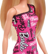 Barbie-modedukke med lige blondt hår i Pink One Shoulder Stretch-kjole og logotrykt sko HRH07 Naty Shop Dolls