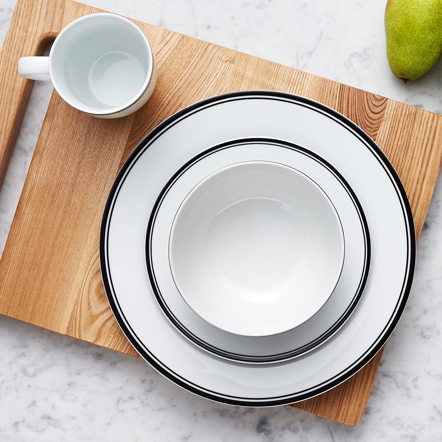 Amazon Basics Coffee Black Rim 16-delt porcelænssæt til 4