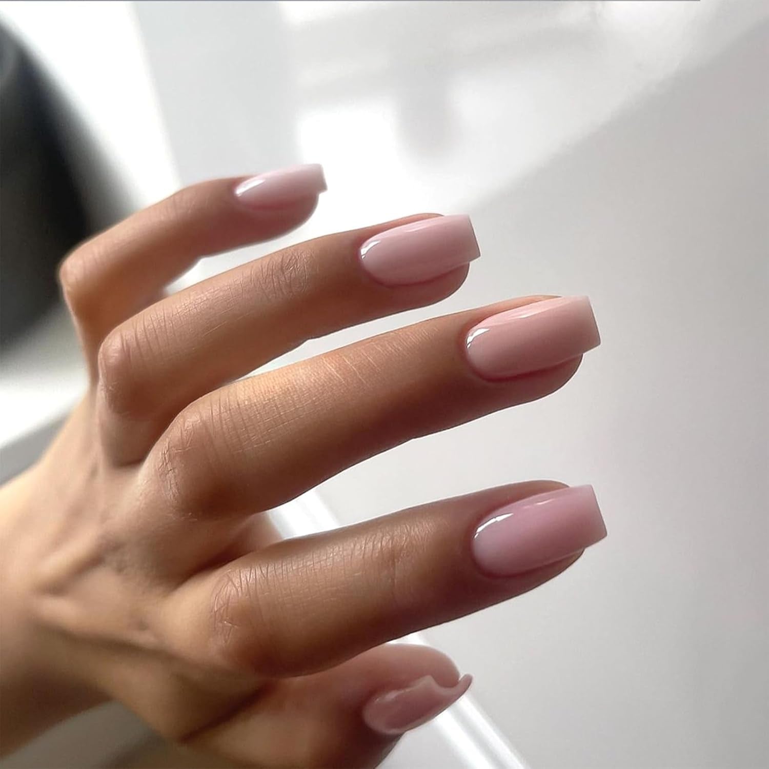 24 stk Pink ensfarvede falske negle selvklæbende neutrale falske negle Medium firkantet blød gel til kvinder DIY fuld dækning Glitter falske negle