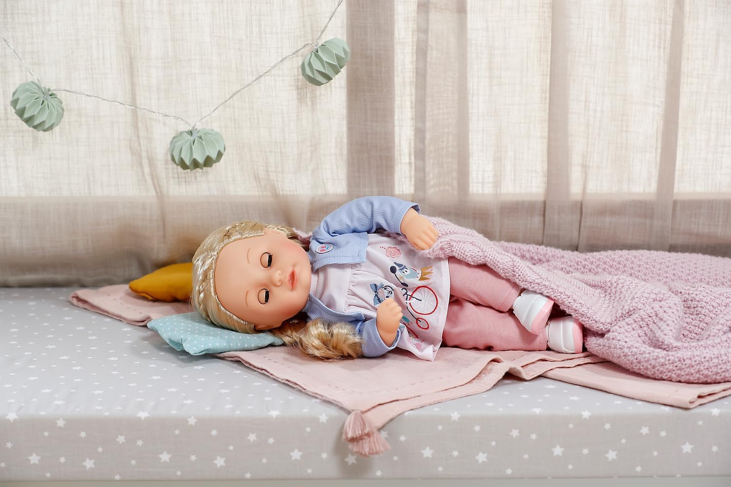 BABY born Sophia Rose - 36 cm blød dukke - Dukke med blond hår af høj kvalitet og søvnige øjne - Velegnet til børn fra 1 år