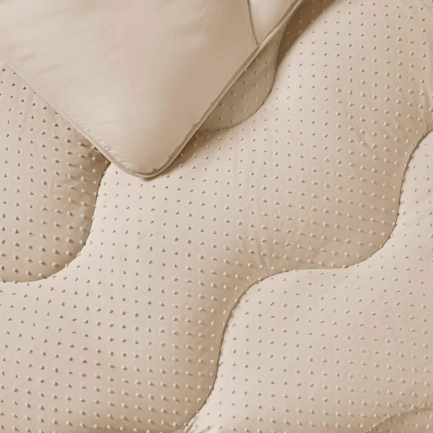Night Lark Dyne uden betræk, 4,5 Tog, King Size, Tufted Dot Collection, Luksus sengetøj, Hypoallergenisk, Maskinvaskbar, Varme Sanddyner & Quilts Naty Shop