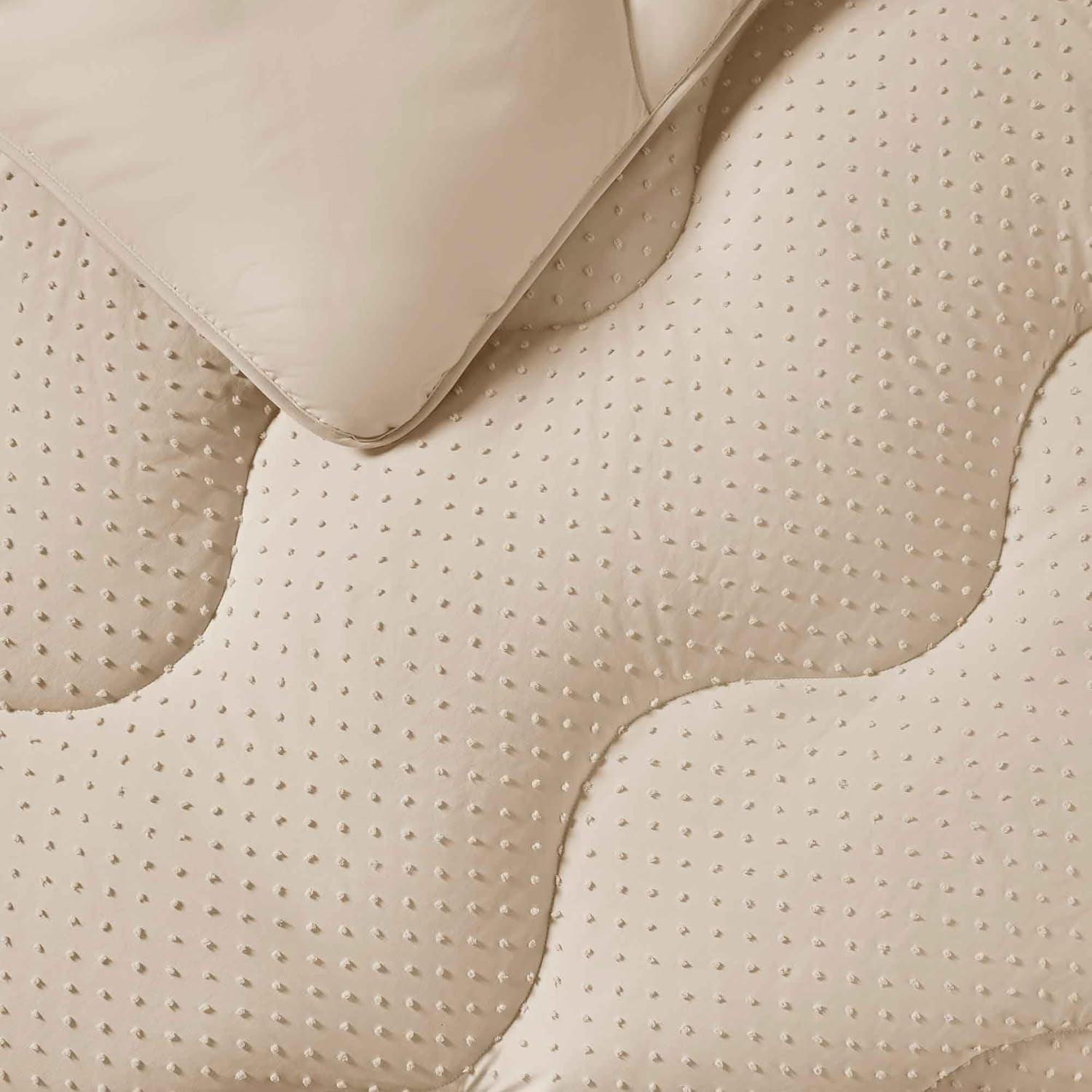 Night Lark Dyne uden betræk, 4,5 Tog, King Size, Tufted Dot Collection, Luksus sengetøj, Hypoallergenisk, Maskinvaskbar, Varme Sanddyner & Quilts Naty Shop