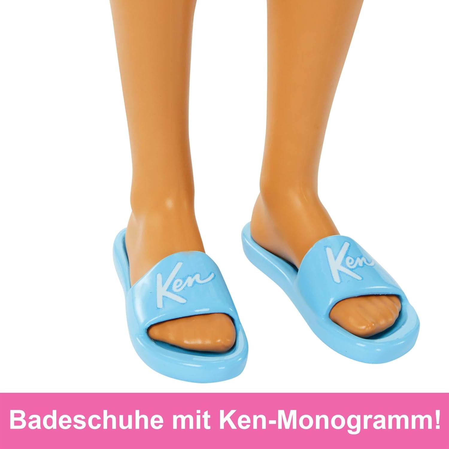 Barbie Ken - Blond dukke med blå skjorte og badeforklæde, strandtilbehør og badebold til kreativ leg, fra 3 år og opefter, HPL74